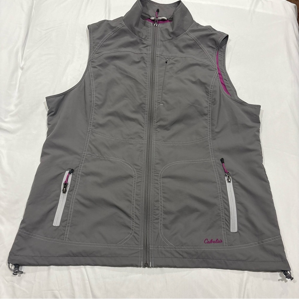 Cabela's Women's‎ Vest in Gray with Pink Details